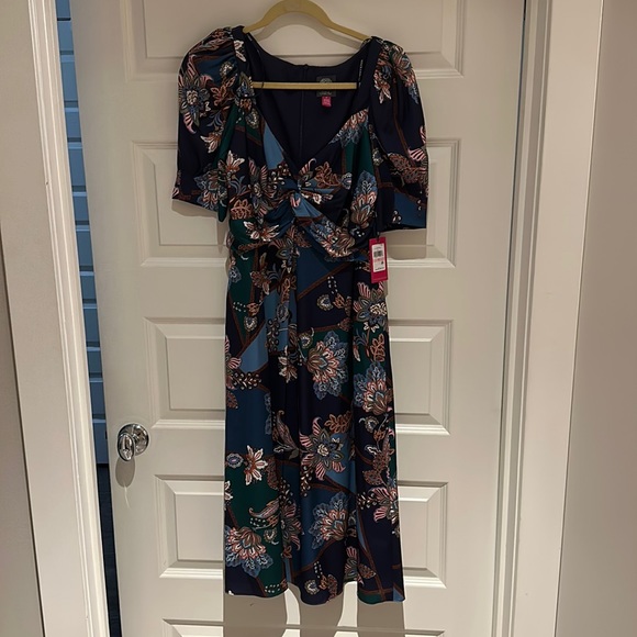 Vince Camuto Floral-Print Twist-Front Midi Dress - Picture 2 of 10